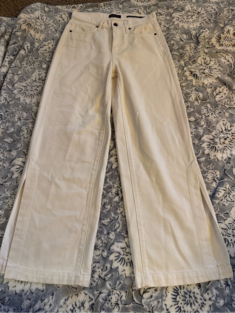 Banana Republic Wide-Leg Jeans in Cream